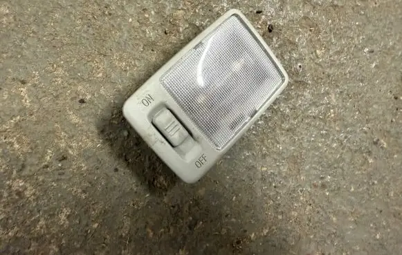 Toyota Auris E180 Rear seat light