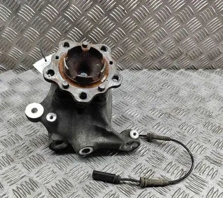 BMW M4 F82 F83 Front wheel hub 2284002