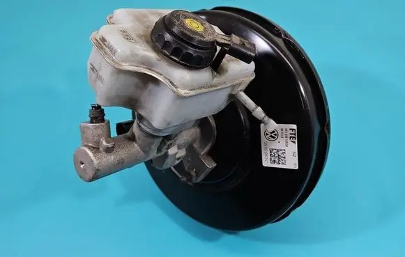 Volkswagen Jetta VI Brake booster 1K1614105EB IMPRK1461764