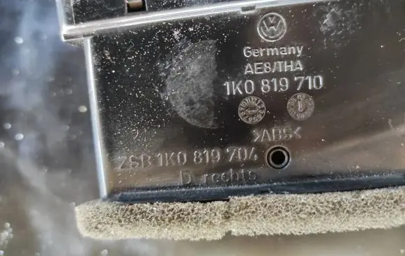 Volkswagen Golf V Dash center air vent grill 1k0819710