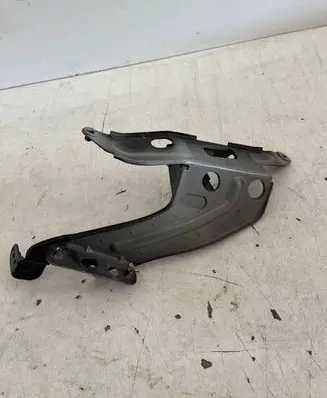 Audi A7 S7 4K8 Fender mounting bracket 4K8821131B