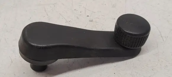 Volkswagen PASSAT B4 Front door window winding handle 3A0837581B