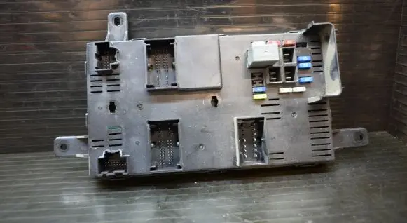 KIA Carnival Fuse module 919584D0700H