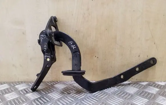 Volvo V70 Tailgate/trunk/boot hinge 8643157
