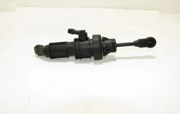 Toyota Avensis T250 Clutch master cylinder MN100486