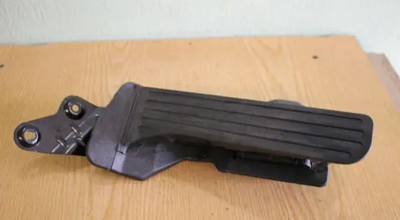 Volkswagen PASSAT B6 Accelerator throttle pedal 1K2721503M