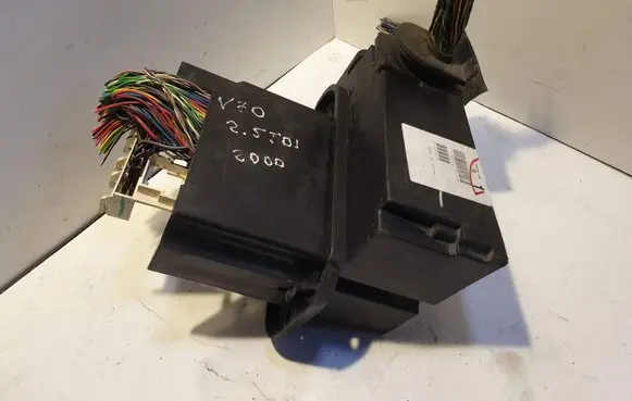 Volvo S70 V70 V70 XC Fuse box set 3515123 6849814