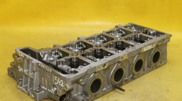 Toyota Avensis T220 Engine head 