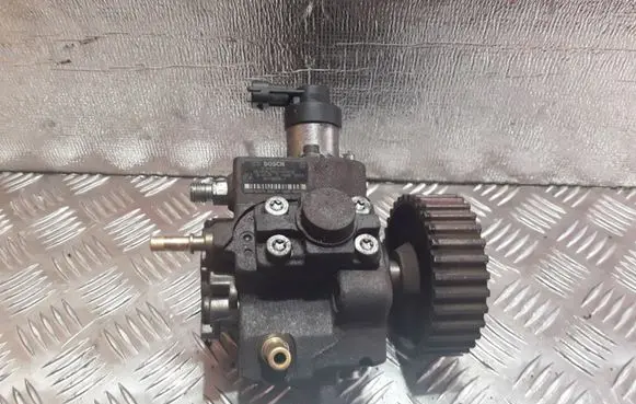 Ford Focus C-MAX Fuel injection high pressure pump 0445010102 9656300380A