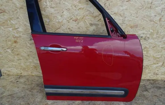 Fiat 500L Front door