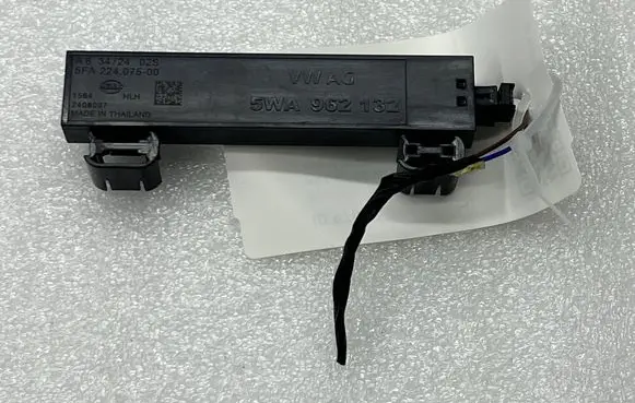 Audi A3 8Y Keyless system antenna 5WA962132