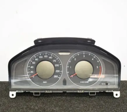 Volvo V70 Speedometer (instrument cluster) 0133334