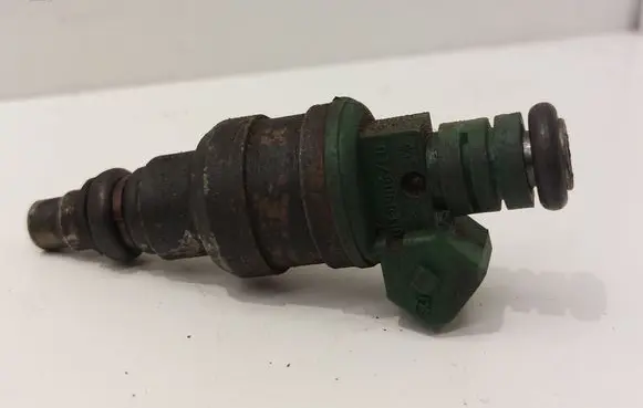 Volkswagen PASSAT B3 Fuel injector 037906031D 0280150905