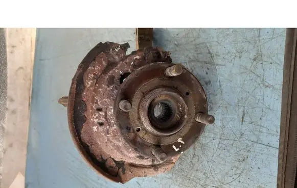 Daihatsu Cuore Front wheel hub spindle knuckle