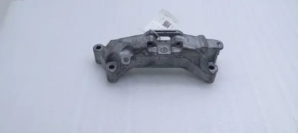 Peugeot 5008 II Engine mounting bracket 9674960380