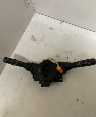 Toyota Yaris Wiper turn signal indicator stalk/switch 17F001