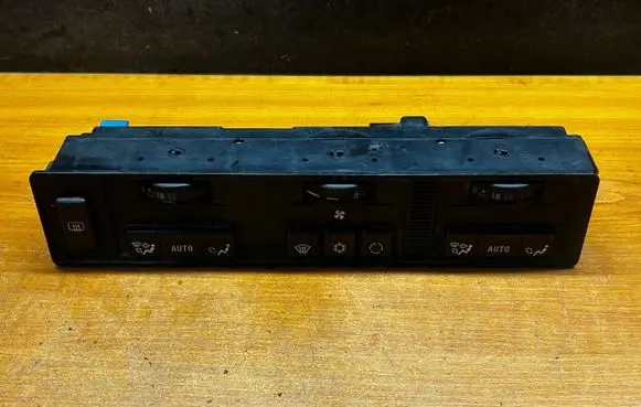 BMW 5 E34 Climate control unit 9140010017 8390170