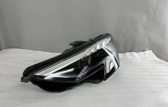 Audi A3 8Y Headlight/headlamp 8Y0941033