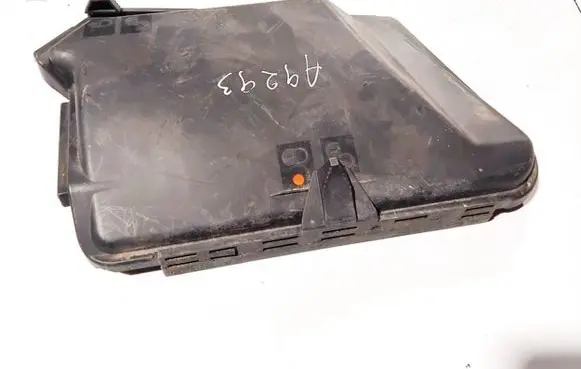 Mercedes-Benz CLS C219 Fuse box cover a2115400182 08511050