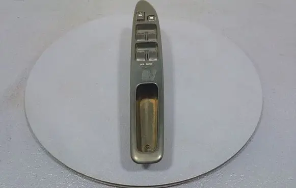 Toyota Avensis Verso Electric window control switch 8404044030