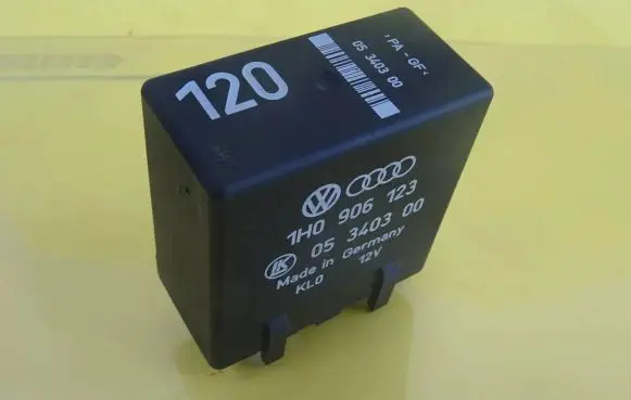 Volkswagen Golf III Other relay 1H0906123 05340300