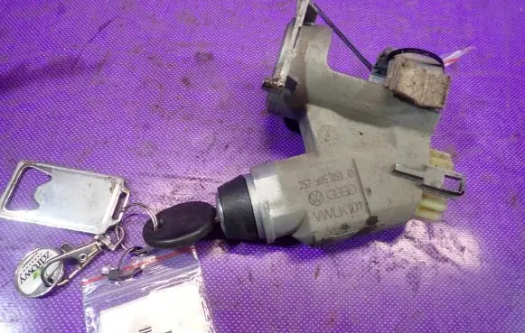 Volkswagen Golf III Ignition lock 357905851D