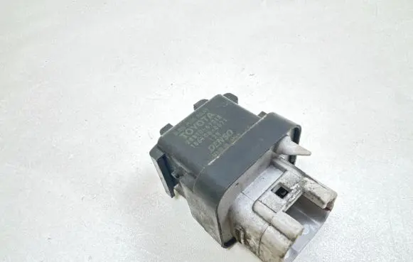 Toyota Corolla Verso AR10 Glow plug pre-heat relay 2861067010 1564000671