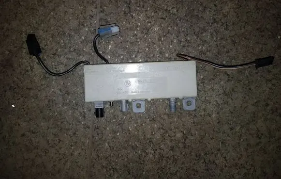 BMW 5 E39 Antenna control unit 65258378090