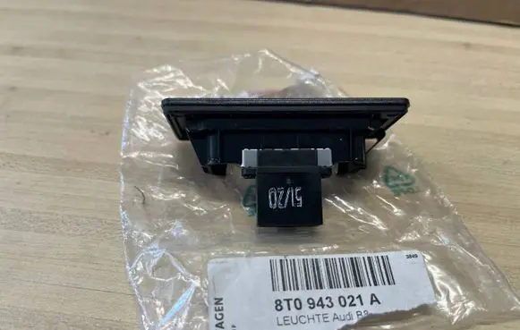 Audi A1 Number plate light 8T0943021A