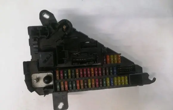 BMW 5 E60 E61 Fuse module 6090661803