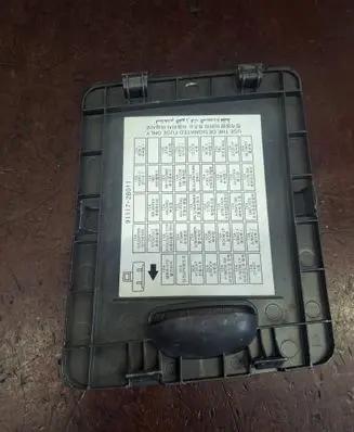 Hyundai Santa Fe Fuse box cover 911172B011