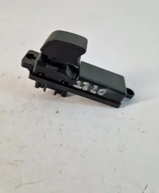 Mazda 2 Electric window control switch D65166370