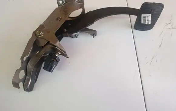 Subaru B9 Tribeca Clutch pedal