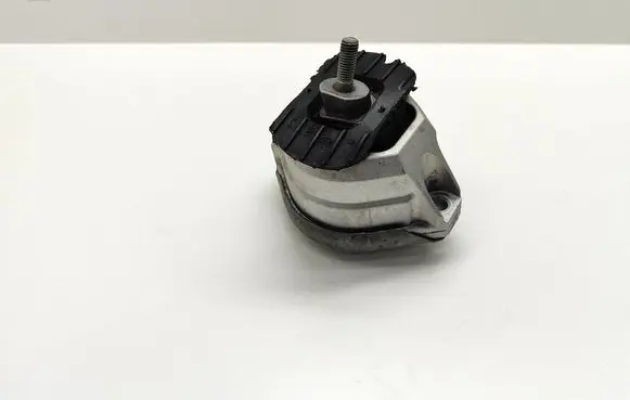 BMW 5 E60 E61 Engine mount bracket 22116775488 6775488
