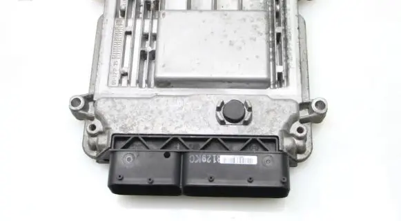 Hyundai i30 Engine control unit/module 391122B100