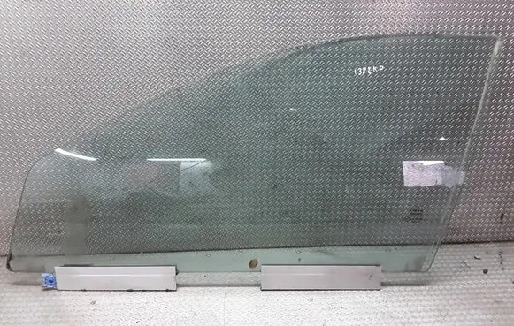 Volvo V70 Front door window glass four-door