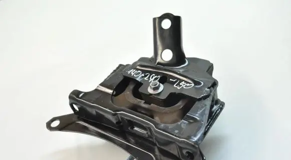 Toyota Prius (XW50) Engine mount bracket