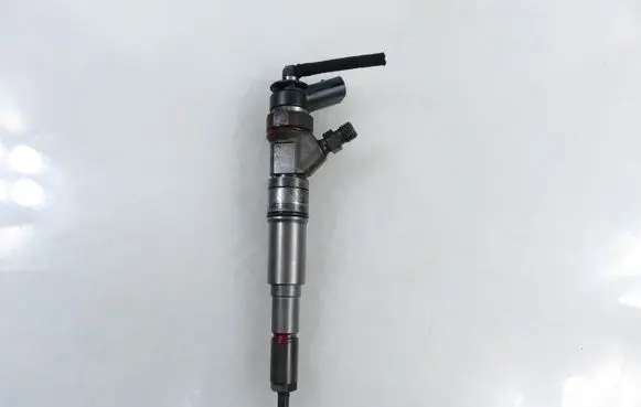 BMW 3 E46 Fuel injector 7789661 0445110131