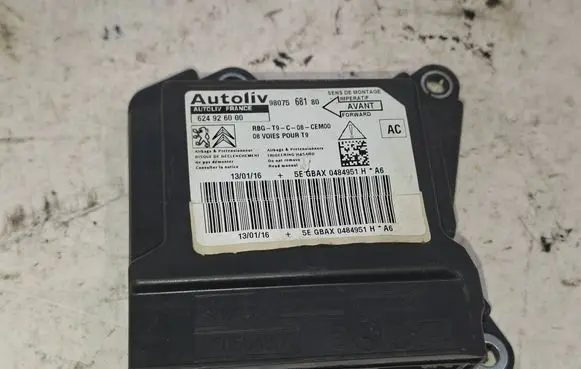 Peugeot 308 Airbag control unit/module 9807568180 624926000