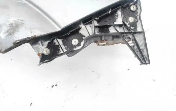 Opel Astra H Front bumper mounting bracket