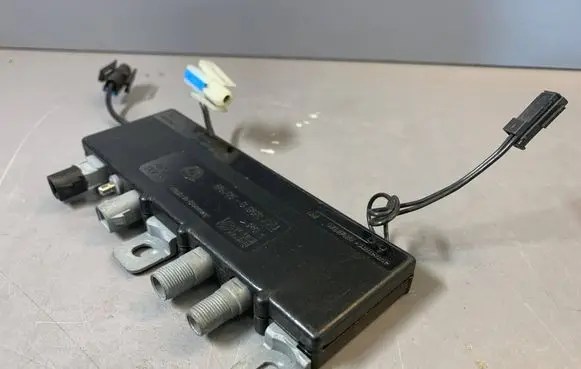 BMW 5 E39 Antenna control unit 8352774