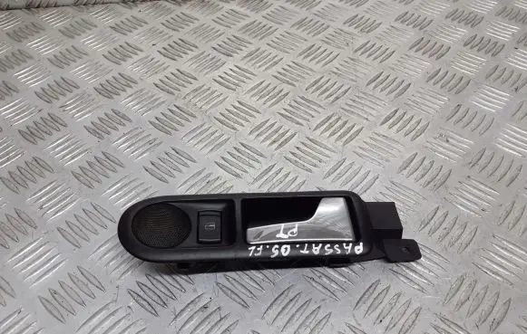 Volkswagen PASSAT B5.5 Rear door handle trim 3B0839114