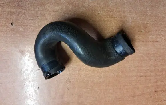 Mercedes-Benz S W126 Engine coolant pipe/hose 1265067435