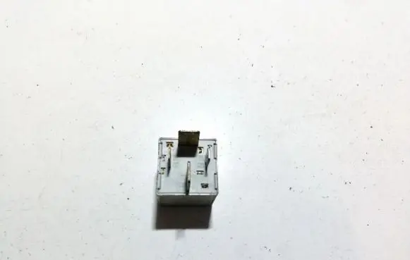 Volkswagen PASSAT B5.5 Other relay 8d0951253 370
