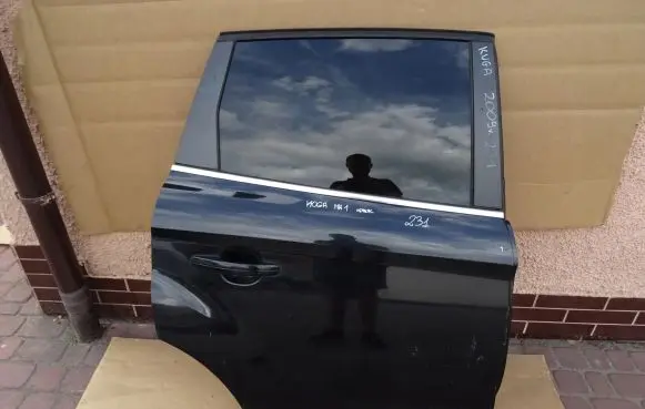 Ford Kuga I Rear door