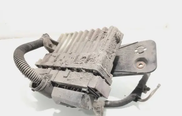 Opel Zafira A Coolant fan relay 24462346 15408375