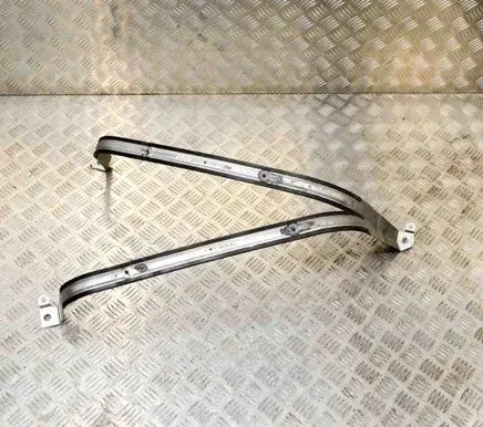 Fuel tank mounting bracket