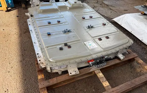 Peugeot 5008 III Hybrid / electric car battery