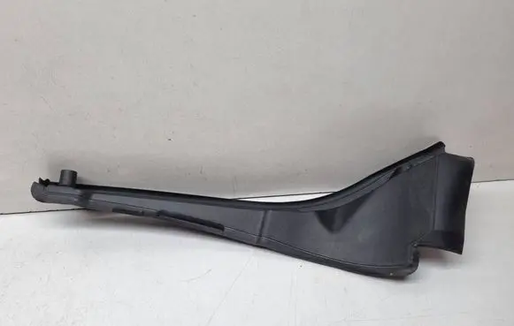 BMW 2 F46 Fender end trim 7300518 51767300518