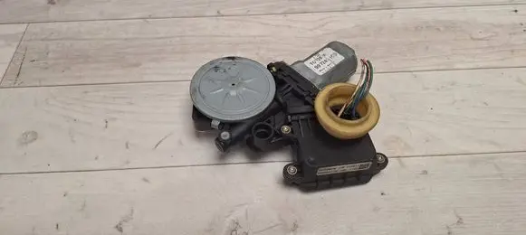 Toyota Corolla Verso AR10 Front door window regulator motor 698200F010